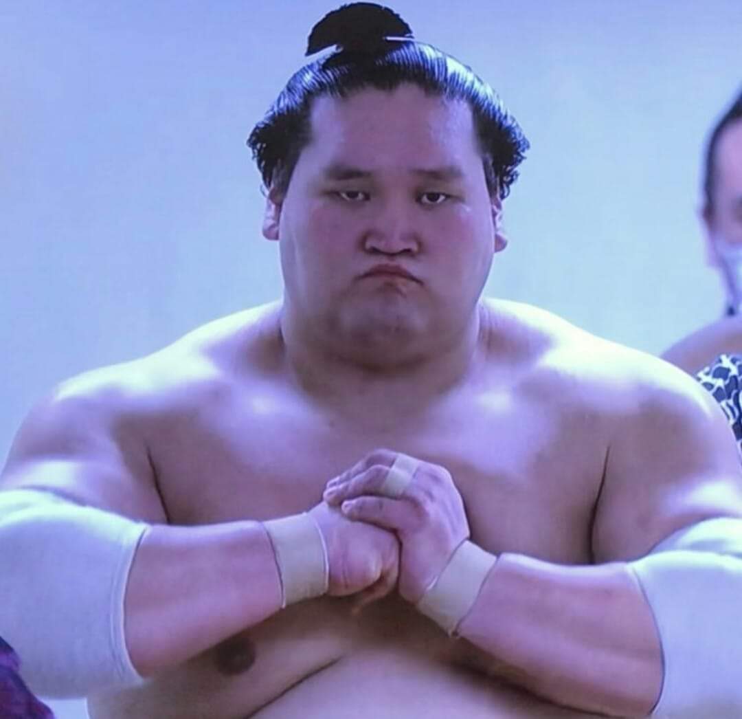 73 дахь Их аварга 
Тараагаад тараагаад хаяарай.