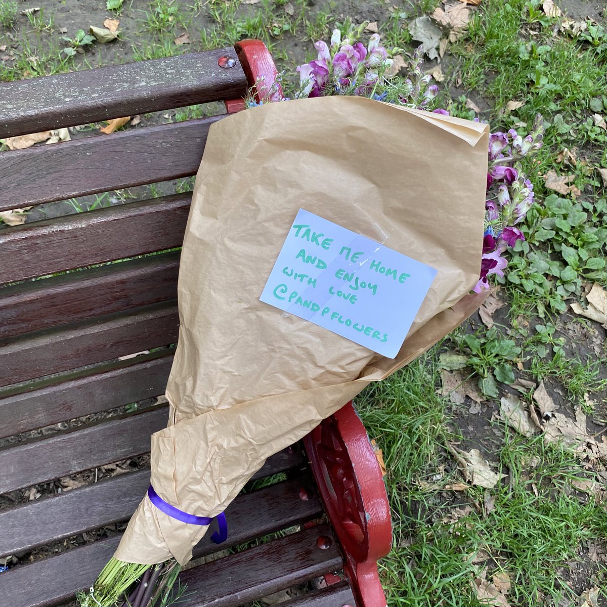 A little Monday love for Battersea Park and the surrounding area today.
6 pretty bouquets left to brighten up someone’s day…