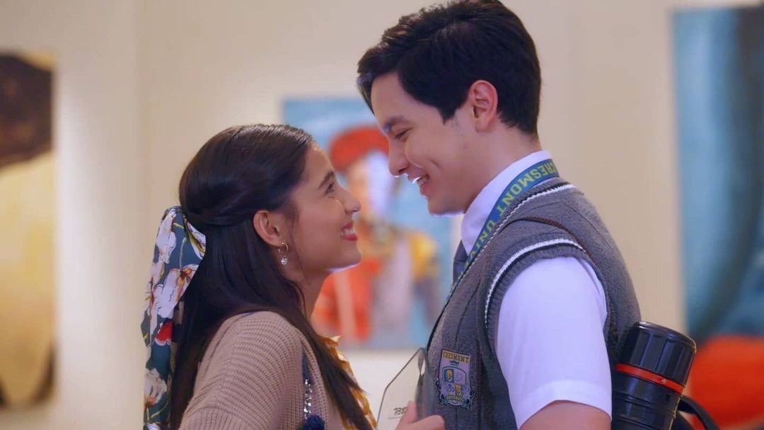 jascurtissmith's tweet photo. Now on air #TWBUArtVsScience 😊 https://t.co/qO75SSy36n