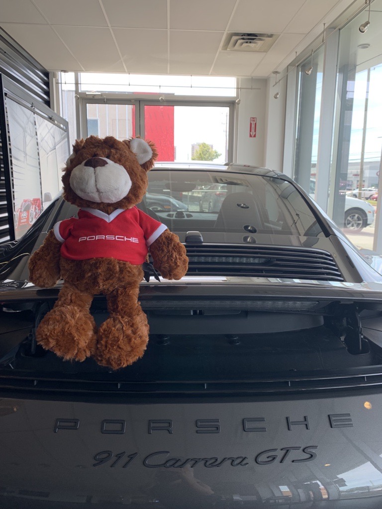 steeleauto's tweet image. Last week we spent some time with our good friend and LLSC Honored Hero, Jeric.

We were finally able to safely surprise him with a drive in one of his favourite cars: a Porsche 911 Carrera GTS for completing his last treatment.

@LLSCanada @PorscheHalifax 

#whysteeleauto