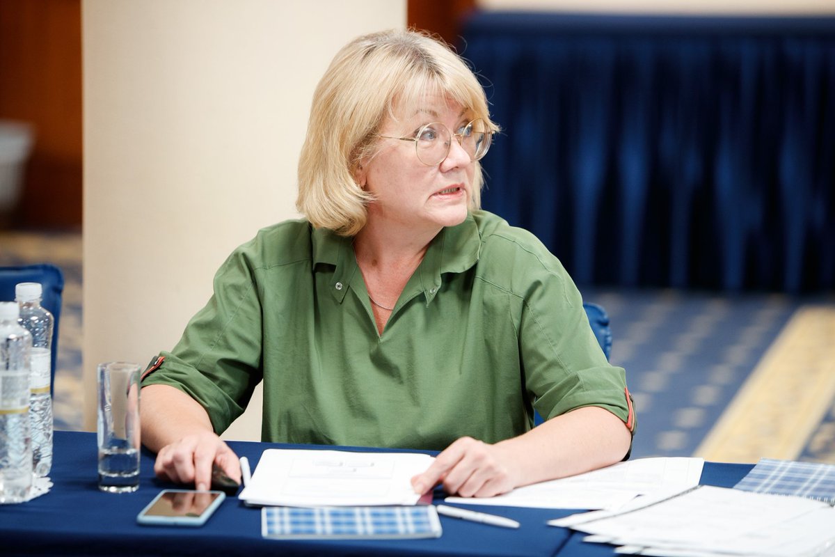 UNICEF_UA's tweet image. 👨‍👩‍👦Every child has the right to a family and to social inclusion. Together with partners UNICEF held a round table to share the results of the ongoing #deinstitutionalization reform in Dnipro &amp;amp; Luhansk regions in #Ukraine and prevent placing #children in institutions🏠