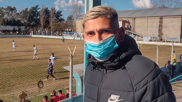 Brian Duarte de visita en #LaBarranca

El volante ofensivo de 25 años presenció el empate entre #ElMate y #LosAndes.

El zurdo jugó 95 partidos y marcó 13 goles con la #PrimeraCelesteYBlanca. De lograr su salida de Almirante Brown podría ser refuerzo para el presente campeonato.