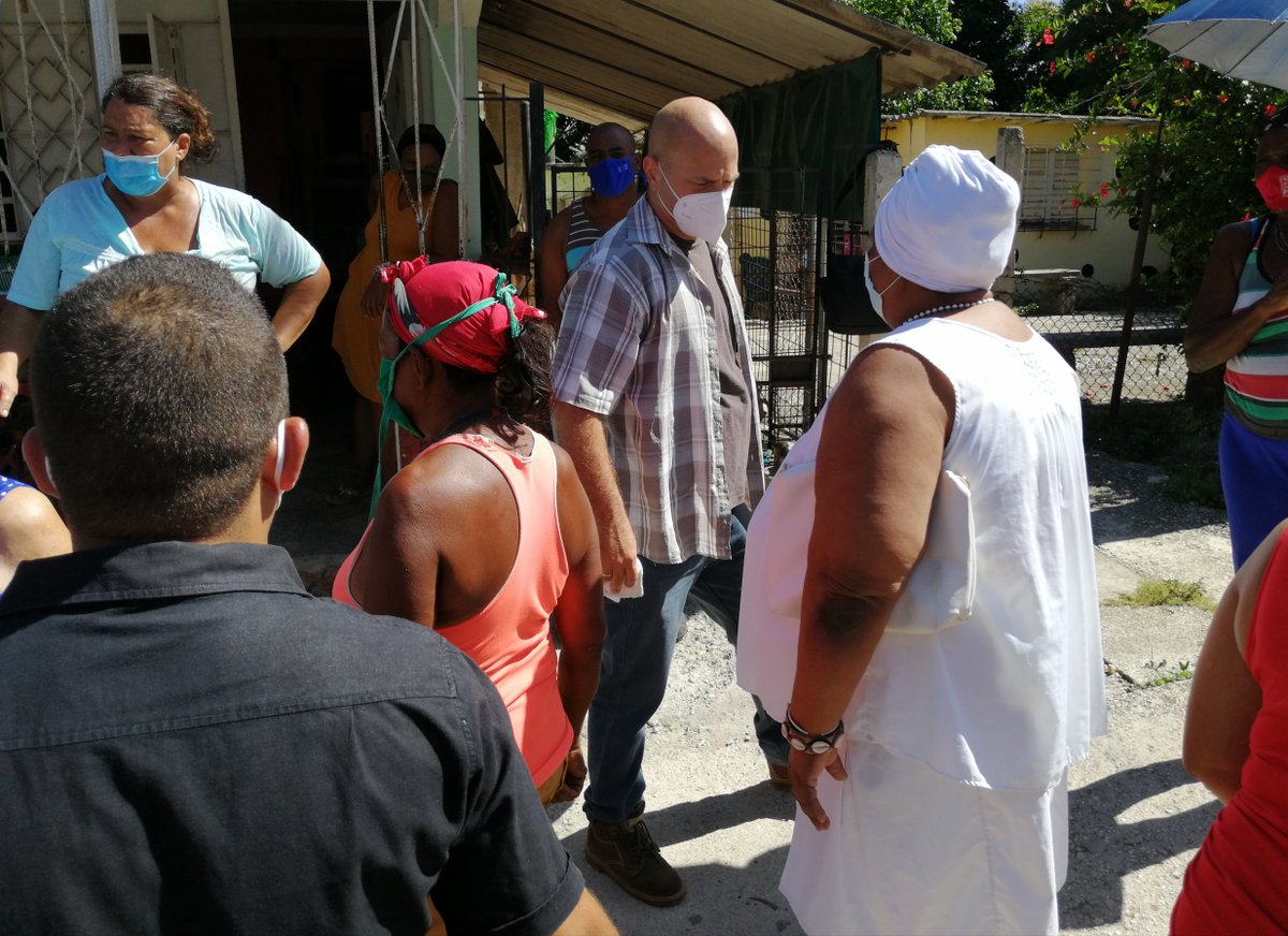 A ponerle corazón, a meternos en los barrios, a escuchar y atender los problemas de la gente, nos han convocado nuestro Presidente y el Partido. ¡Ese es nuestro Moncada hoy! #PonleCorazon #MiMoncadaHoy #CDRCuba #SomosDelBarrio #Cuba #CubaViva