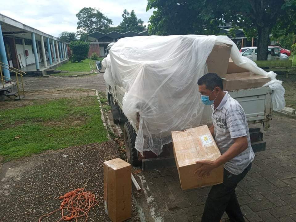 StgCorantijn's tweet photo. Goederen brengen bij zorgcentrum Huize Albertine: #linnengoed, #verbandmiddelen, #incontinentiemateriaal, #kleding, #hobbymateriaal, etc.
#Steun #StgCorantijn om te #helpen in #Suriname via https://t.co/rybkISHXvm o.v.v. #container #helpjemee? https://t.co/G466AVByKG