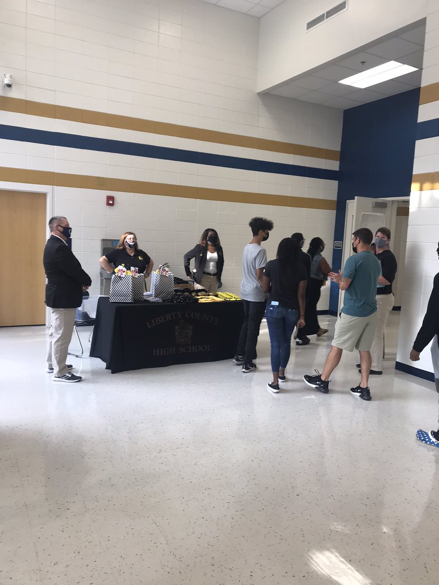 myanzetich's tweet image. Calling all 9th graders! Come to Freshman Focus at BI gym (for both BI and LCHS)