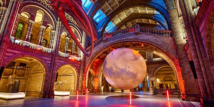 The spectacular recreation of Mars by <a href="/lukejerram/">Luke Jerram</a>  is coming to the Wills Memorial Building!✨

Staff and students can visit from Monday 26 - Friday 30 July and it'll open to the public on the weekend of July 31🤩

Book for free >> fal.cn/3gQMI

#MarsArtwork
