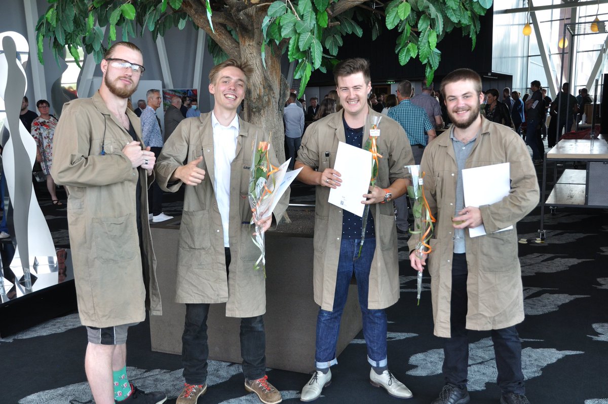 De LiS feliciteert haar studenten, lichting 2020/-21, met het behalen van hun diploma (research) instrument-maker! Gefeliciteerd toppers! Geniet van jullie welverdiende vakantie! #leidseinstrumentmakersschool #lismbo #precisietechniek #proficiat
