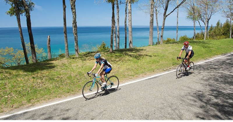 WestMichTourist's tweet image. Take a leisurely ride in the @PetoskeyArea 🚲

Hiking trails from flat to hilly are dotted through Harbor Springs, Alanson, Petoskey, and Boyne City/Boyne Falls. 

Discover more hiking destinations at bit.ly/3eohT8U

#WestMichigan #PureMichigan