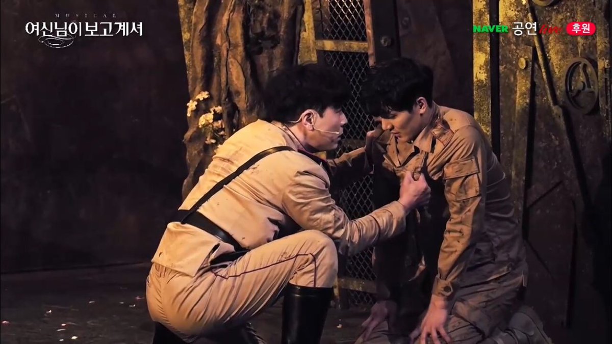 아 너무 재밌고 슬프고 웃기고 눈물나고 뭐 다하는 영상을 보았다
근데 저 상위동지 멱살 너무 세게 잡으시는 것 같다
-끝-