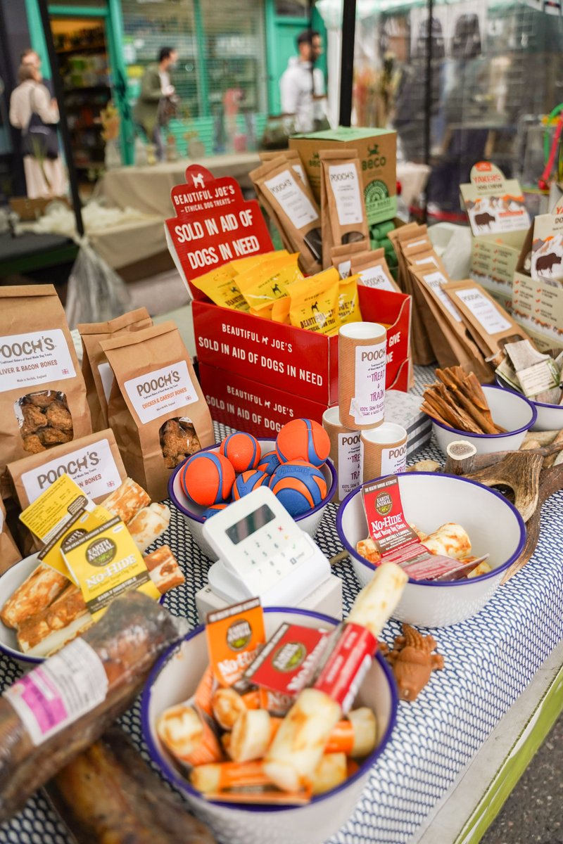 🐾 @packandclowder has all the pet essentials and treats that you need. Find them at Broadway Market on Saturdays.