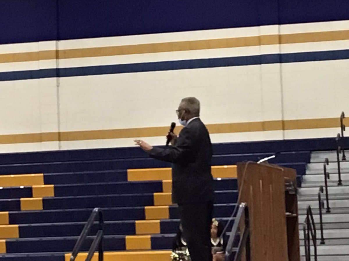 MaryRyan_LCSS's tweet image. Dr. Perry sets the stage at Session 1 of Freshmen Focus. Three more sessions available if you missed it #importantparentinfo @LibertyCoSchool @MRRVH @BIParentEngage