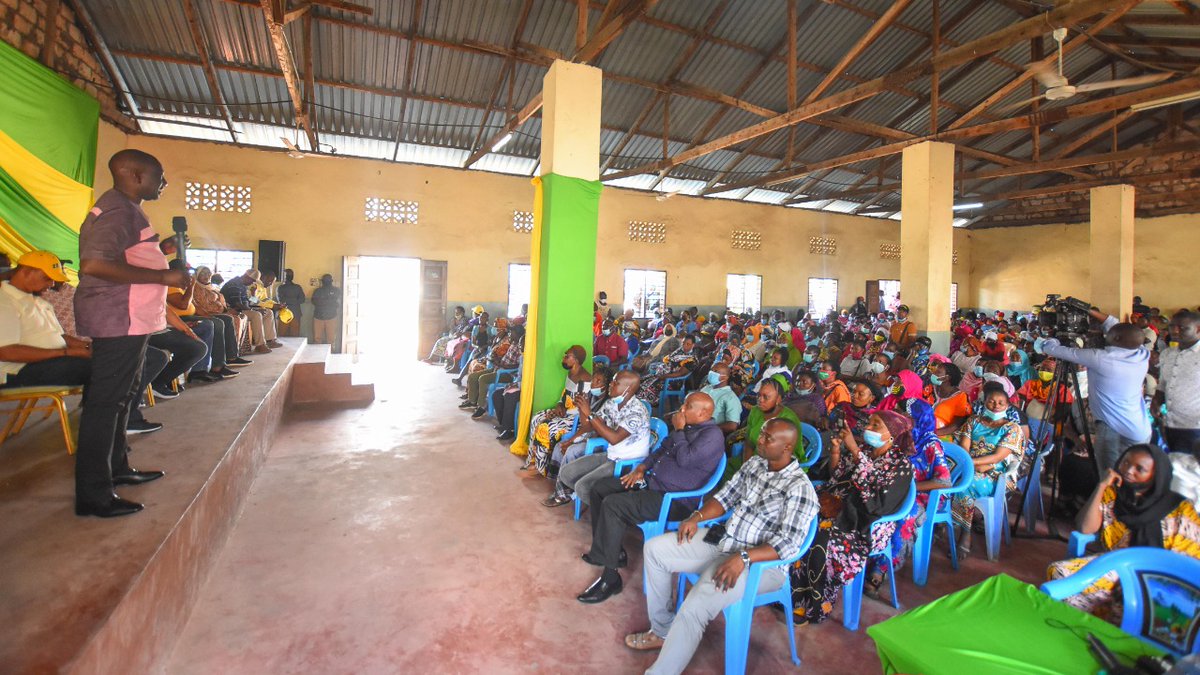 WilliamsRuto's tweet image. Small businesses constitute the artery of our economy. We must, therefore, amplify our focus beyond the short-term support to investing in sustainable and innovative measures that will make them sprout, flourish and endure high-risk environments.