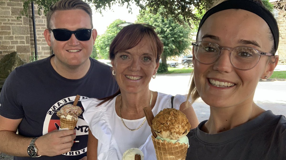 Kelly Mitchell 🌸 tweet media