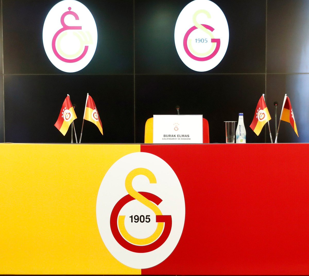 GalatasaraySK's tweet photo. 📺 Galatasaray Spor Kulübü Başkanı Burak Elmas'ın, görevdeki ilk 1 ayını değerlendireceği basın toplantısını saat 17.00'den itibaren @GSTV, https://t.co/CcRxUlqT0E ve YouTube kanalımızdan canlı yayınla izleyebilirsiniz. https://t.co/5PHCOakMbj