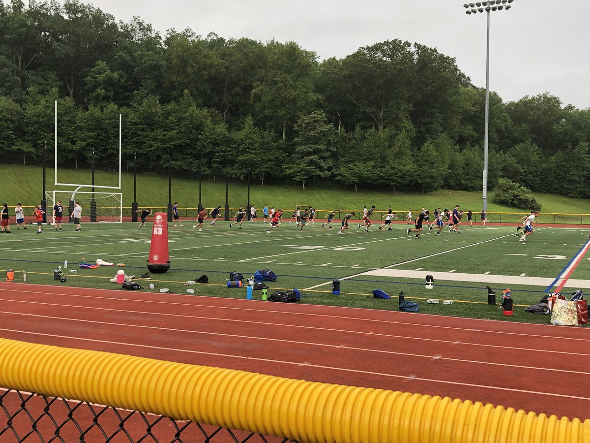 WestlakeAD_'s tweet photo. PV student-athletes and community members putting in some Monday morning WORK!
#pvrising https://t.co/xmZWQrWGmx