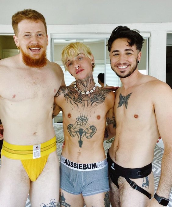 2 pic. T4T4T anyone? Hot boy summer was in full-force for this ? FTM threesome ft. my absolute favorites