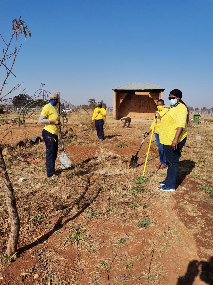 wo_fire's tweet photo. #WOF_NW's provincial staff celebrated #MandelaDay2021 by joining the food security programme and creating a vegetable garden at the Thakaneng Child and Youth Care Centre in Potchefstroom.
@environmentza https://t.co/x6FdXryUmn