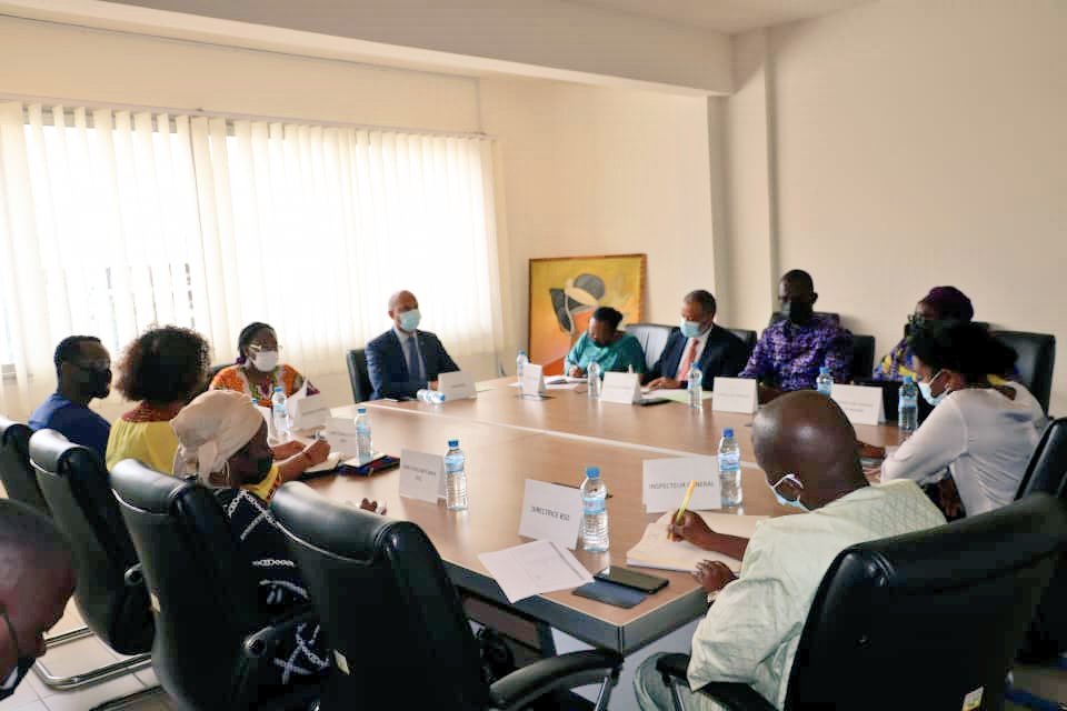 Conseil hebdomadaire du <a href="/MIPPP_Guinee/">Ministère en charge des Investissements et des PPP</a>. 
Les thèmes abordés :
☑ Le cadre légal des #PPP 
☑ La réflexion sur Conakry eau-portune
☑ L'intervention du Ministre <a href="/gcurtisgn/">Gabriel Curtis</a> au panel d’<a href="/africaceoforum/">Africa CEO Forum</a> sur le financement des infrastructures par le secteur privé
<a href="/GouvGN/">Gouvernement GN</a>
<a href="/APIP_Guinee/">APIP Guinée</a>