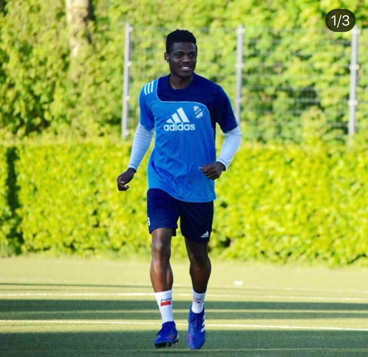 🔴 #INFO: BOREL MOUKOKO S'ENGAGE AVEC APEJES DE MFOU POUR 5 MILLIONS

Le frère aîné de Yousoufa Moukoko a paraphé un contrat d'une saison avec Apejes de Mfou pour un montant de 5 millions. 

Borel Moukoko (21 ans, défenseur) percevra un salaire mensuel de 400 mille francs CFA.