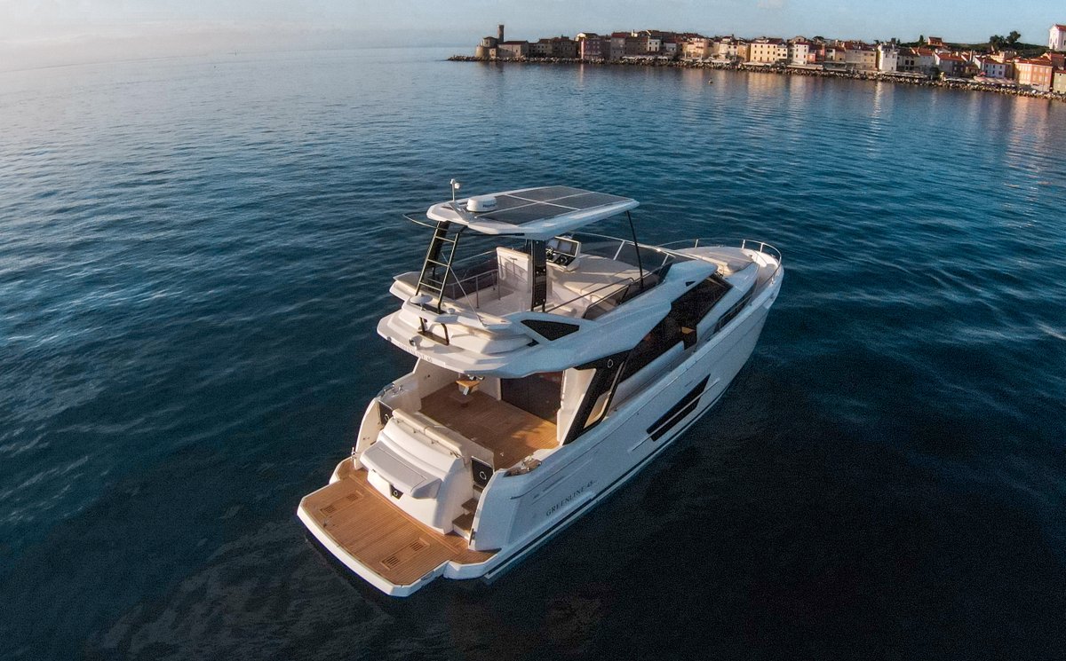 greenlineyachts's tweet photo. 🌞The Greenline 45 Fly has had an upgrade!🌞 Now it can come with almost 2 kW solar thanks to the new hardtop. How do you like it?
#GreenlineYachts #GL45Fly #sustainableyachting #responsibleboating #solar #electric #hdrive #edrive #solarpower https://t.co/r2AaDLJkog