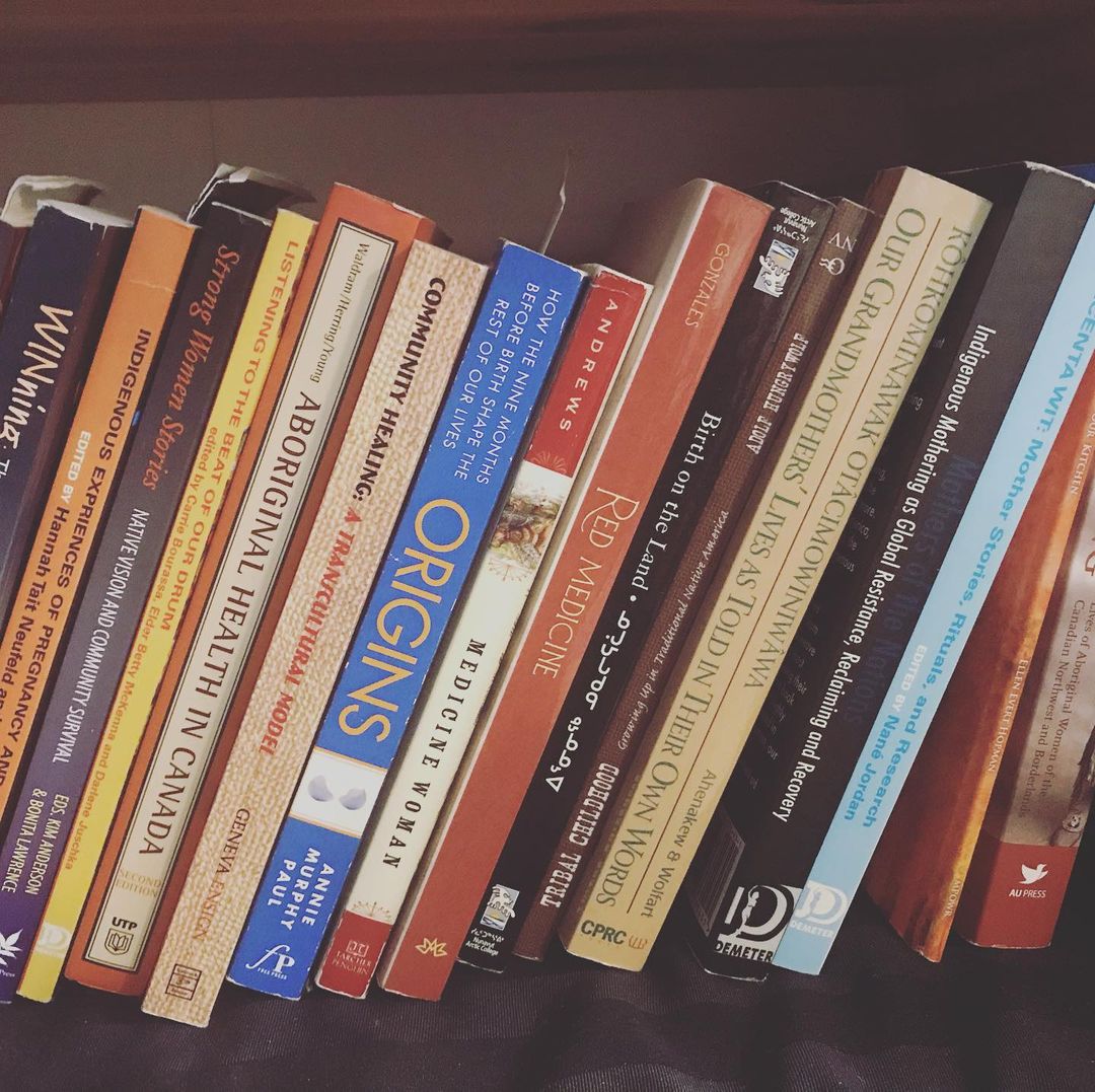 albertamidwives's tweet photo. #Repost photo & caption: @IndigenousBirth
Some indigenous birthy kinda books... always room for more... what are some of your favourite books?
#IndigenousBirth #Treaty6Territory #Treaty7Territory #Treaty8Territory #MetisNationOfAlberta #TraditionalBirth #IndigenousMidwife https://t.co/nTZz7YA7Xs