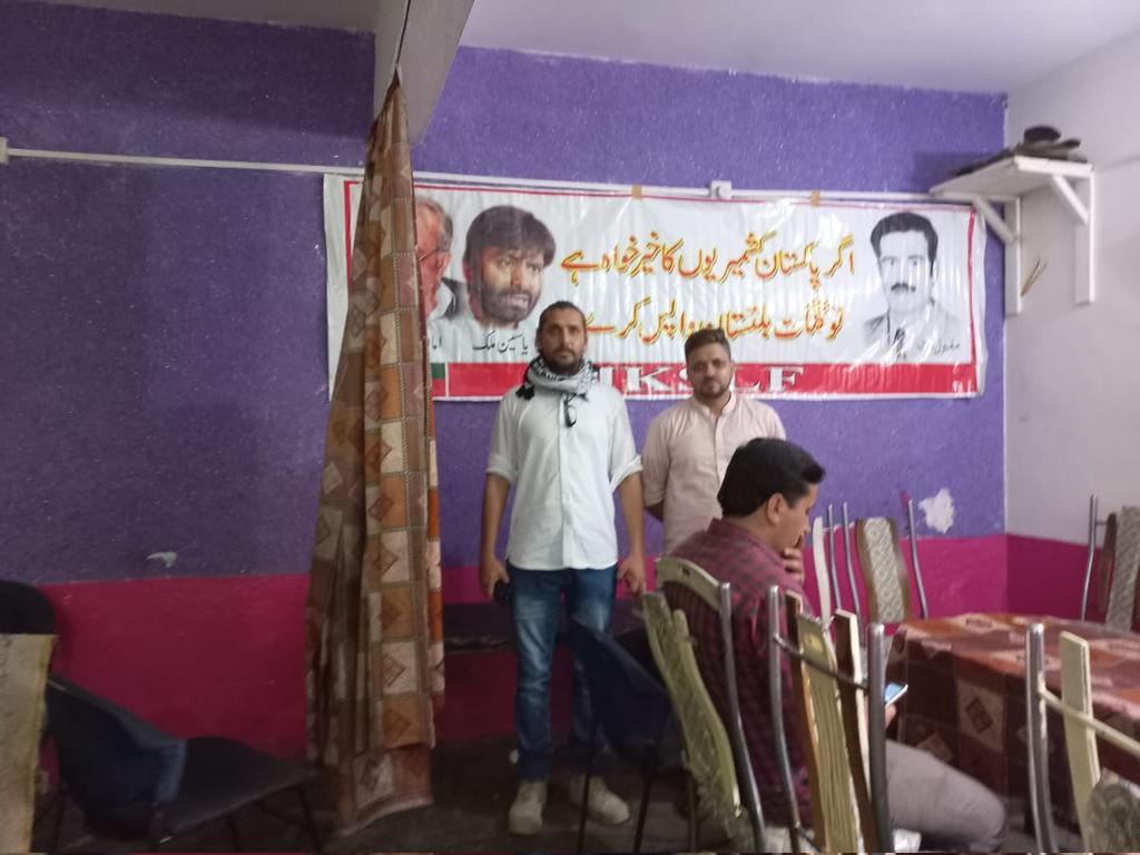 HamalayaRaja's tweet photo. ضلع نیلم ویلی لبریشن فرنٹ کی تنظیم سازی مکمل،ضلعی ذمہداران سے مرکزی کمیٹی کے سربراہ خواجہ سیف الدین نے حلف لے لیا۔
تمام نو منتخب عہداران کو مبارکباد۔
#LongLiveState
#LongLiveJKLF https://t.co/hmwAitbINT