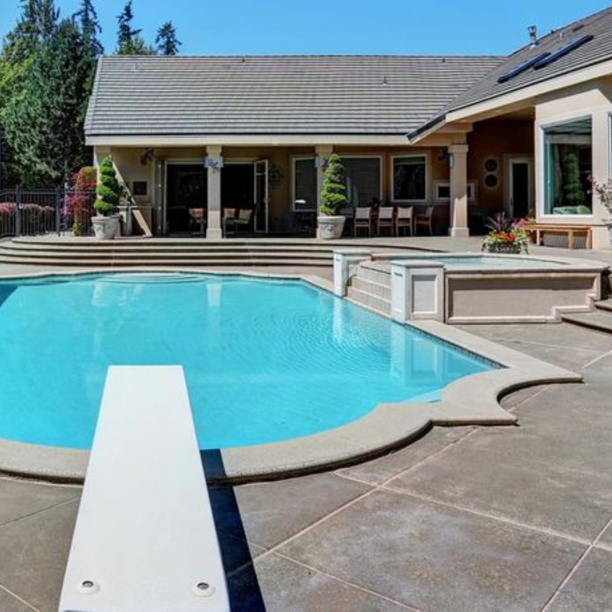 RickHamiltonMBA's tweet image. It's getting warmer in Georgia by the day, so now's the time to get your pool maintained and staged to sell to those summer buyers! #realty #ATLRealEstate #atlanta #RickHamilton #REMAX