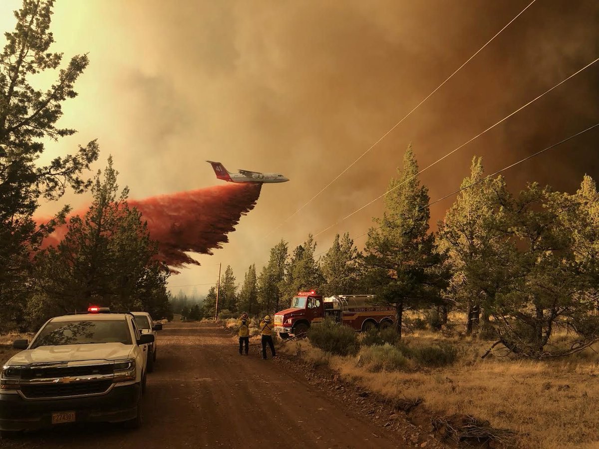 Photos: Dangerous conditions complicate wildfire fight in western U.S. <a href="/Mason_Trinca/">Mason Trinca</a> wapo.st/3wQJbuE