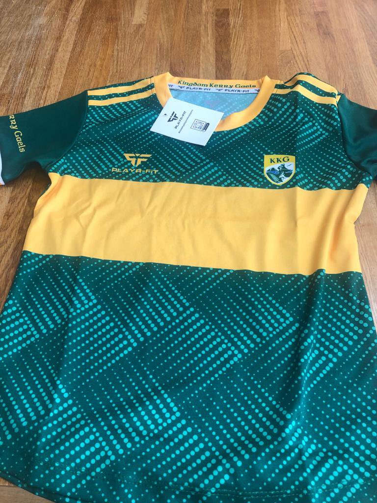 denbros1's tweet photo. @gaels_gaa @PlayrFit Just got my order the jerseys color are different green from your website. Which one is correct https://t.co/rRHXbteQ4j