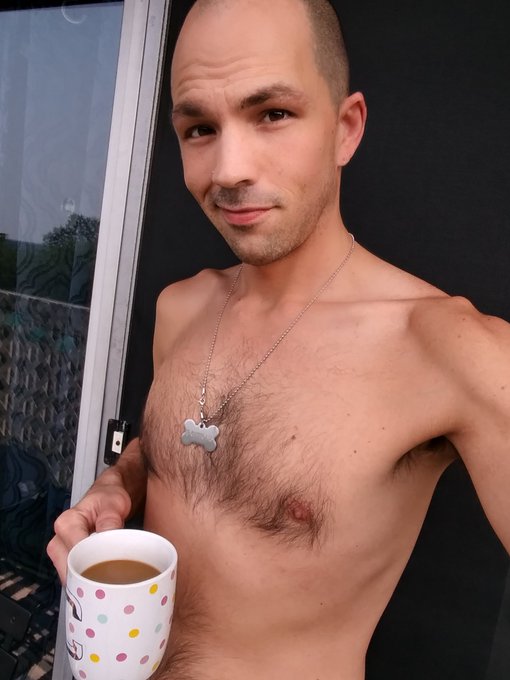 Gooooood morning! 
#goodmorning #MondayVibes #gaytwitter #humanpup #gaysoftwitter #gaypride https://t