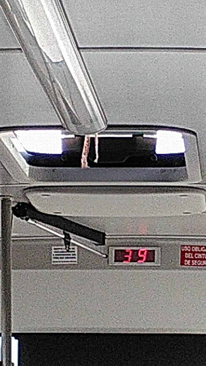 _A29C_'s tweet photo. @CercaniasMadrid ¡Qué agustito se va sin aire acondicionado a 39°, con el autobús lleno de gente y con la escotilla abierta para que nos entre el aire "fresquito" de julio!

¡Muchas gracias por la sauna que nos habéis preparado hoy! https://t.co/HuE1nXsN1q