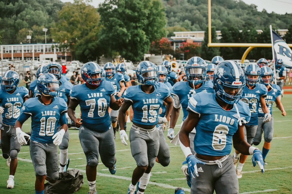 Our players are working hard to be the best version of ourselves this fall. Please consider supporting the program with the link below.

snap-raise.com/fundraisers/14…