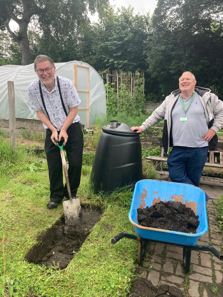 This summer sun☀️ can really lead to some fabulous memorable moments! 

Here's two of our clients 'gardening for wellbeing' on our allotment 🌻👩‍🌾🥕 

#Stockport <a href="/MHN_pure/">Mental Health Network</a> <a href="/StockportWin/">StockportWin</a>