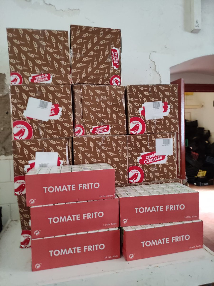 Avui, gràcies a les aportacions dels nostres donants, hem pogut fer una nova entrega d'aliments a la Xarxa Popular d'Aliments del Raval! 😃 Us recordem que seguim recollint donacions, que encara fan molta falta! Més info a: bit.ly/38zxGxx