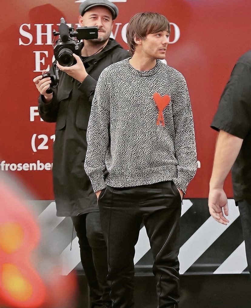 lwtlvr's tweet photo. I followed @965TDY and vote Louis Tomlinson (@Louis_Tomlinson) for #ArtistOfTheSummer https://t.co/sutlmZS5Xo