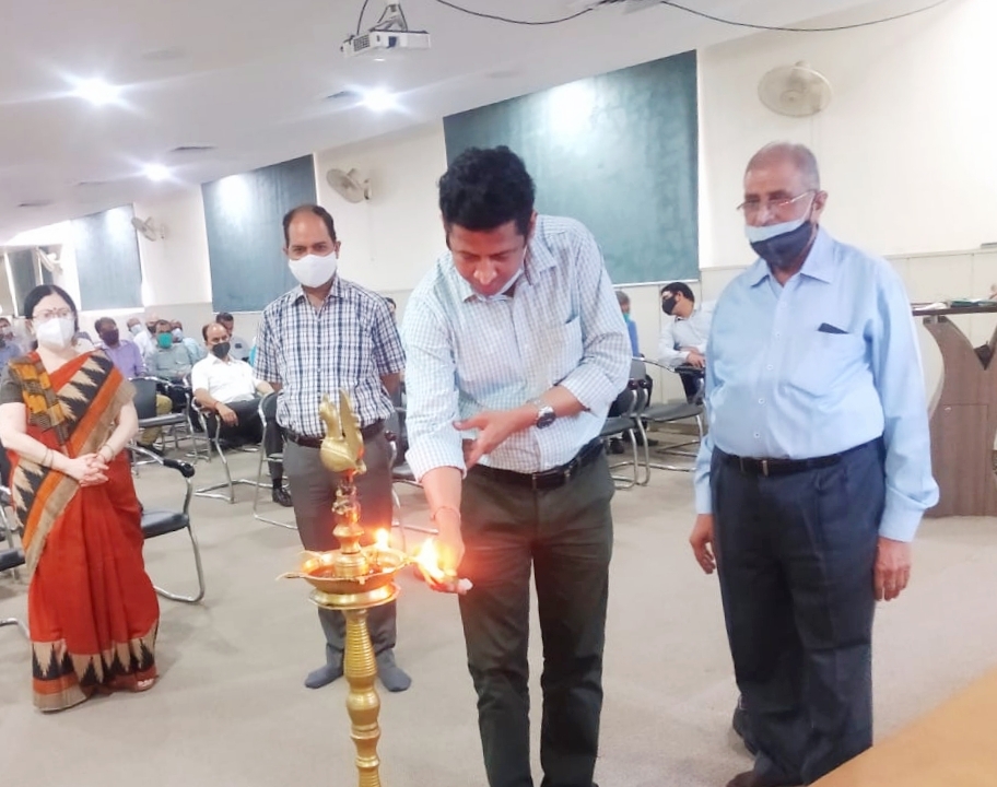 theugiindia's tweet image. A two-day Faculty Development Programme on “Research Orientation” was organised on 19th July 2021 for all faculty members of the UGI to enhance their research skills. The first day of this programme had 69 members participating. 
#FacultyDevelopmentProgramme