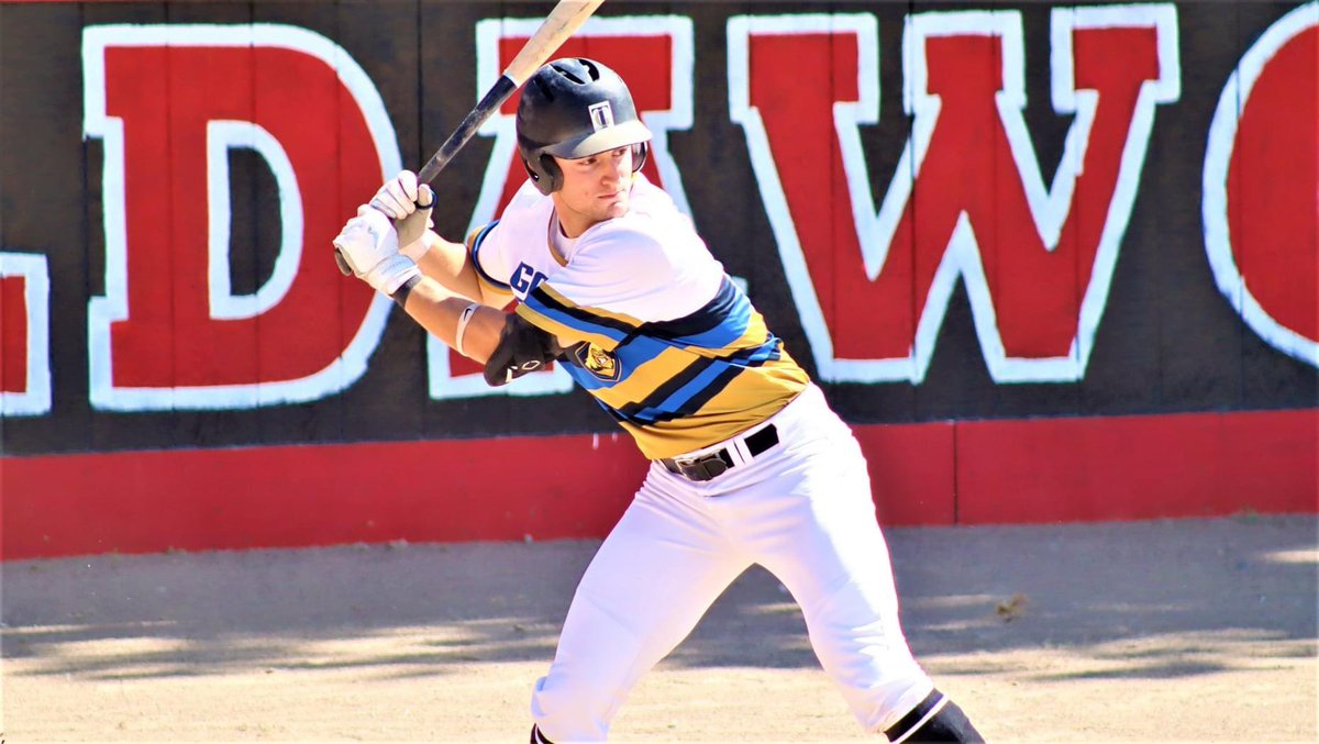 PLAYOFF BASEBALL!💥The Topeka Golden Giants host the Baldwin City Blues in Game 1 of the Mid-Plains League Playoffs, TONIGHT. Make sure and catch the best collegiate action by coming on down to Joe Campbell Memorial Stadium today! The first pitch will take place @ 7:00 PM!