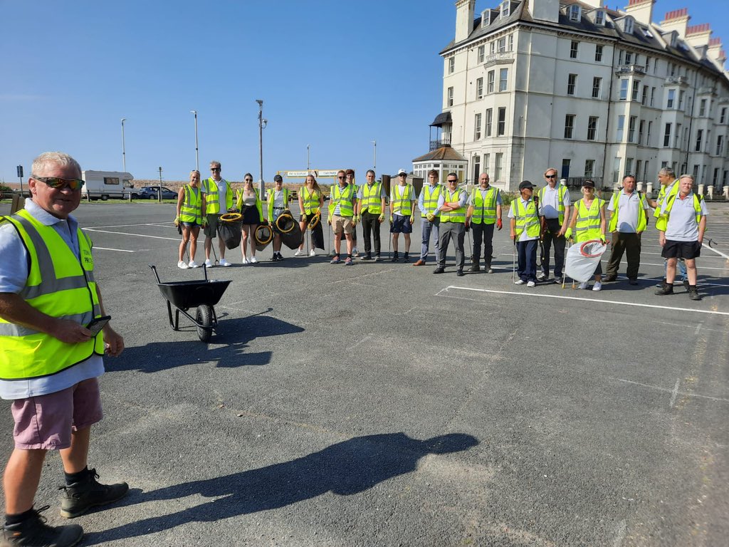 jennergroup's tweet photo. It was our absolute pleasure to join forces with the #Folkestone Town Sprucers this morning, supported by @Martellobc to clean up the beach &amp; neighbouring areas ahead of the @FstoneTriennial launching this week! 🗑🧹❤️🏖🧹❤️ 🏖🗑#considerateconstructors #community https://t.co/gSMizE9SgI