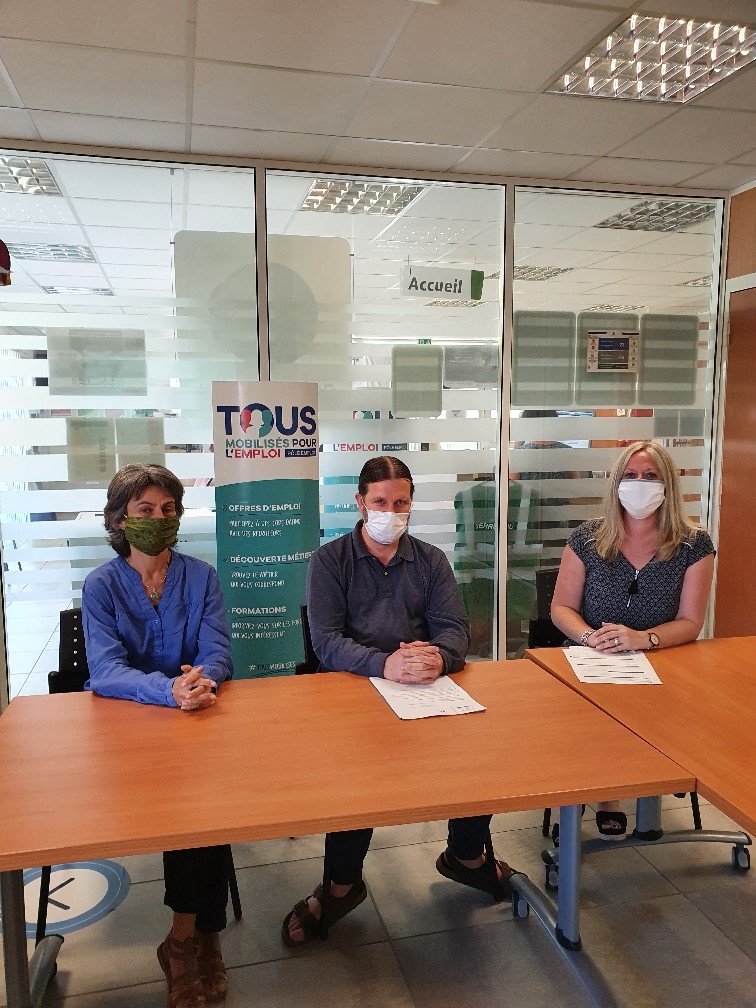 #TousMobilisés
👉Contrat Initiative Emploi
@Poleemploi_oc Saint Girons, signature du 1er CIE-CAOM financé exclusivement par le conseil départemental de l'Ariège avec <a href="/BIOMONDE/">Biomonde</a> GAIA
👉1 solution efficace pour agir en faveur de l'#emploi