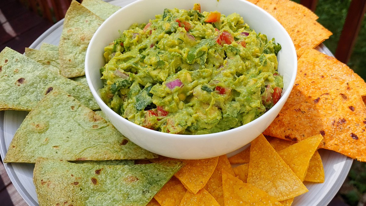 CookingMagical's tweet photo. Homemade guacamole with chips: 
https://t.co/pyTDpyd5Nl
#guacamole, #homemade , #avocado , #Vegan , #vegetarian , #tortillachips, #healthyguacamole, #easyguacamole, #RecipeOfTheDay , #recipes , #mexicanfood https://t.co/tVCRLaPy5q