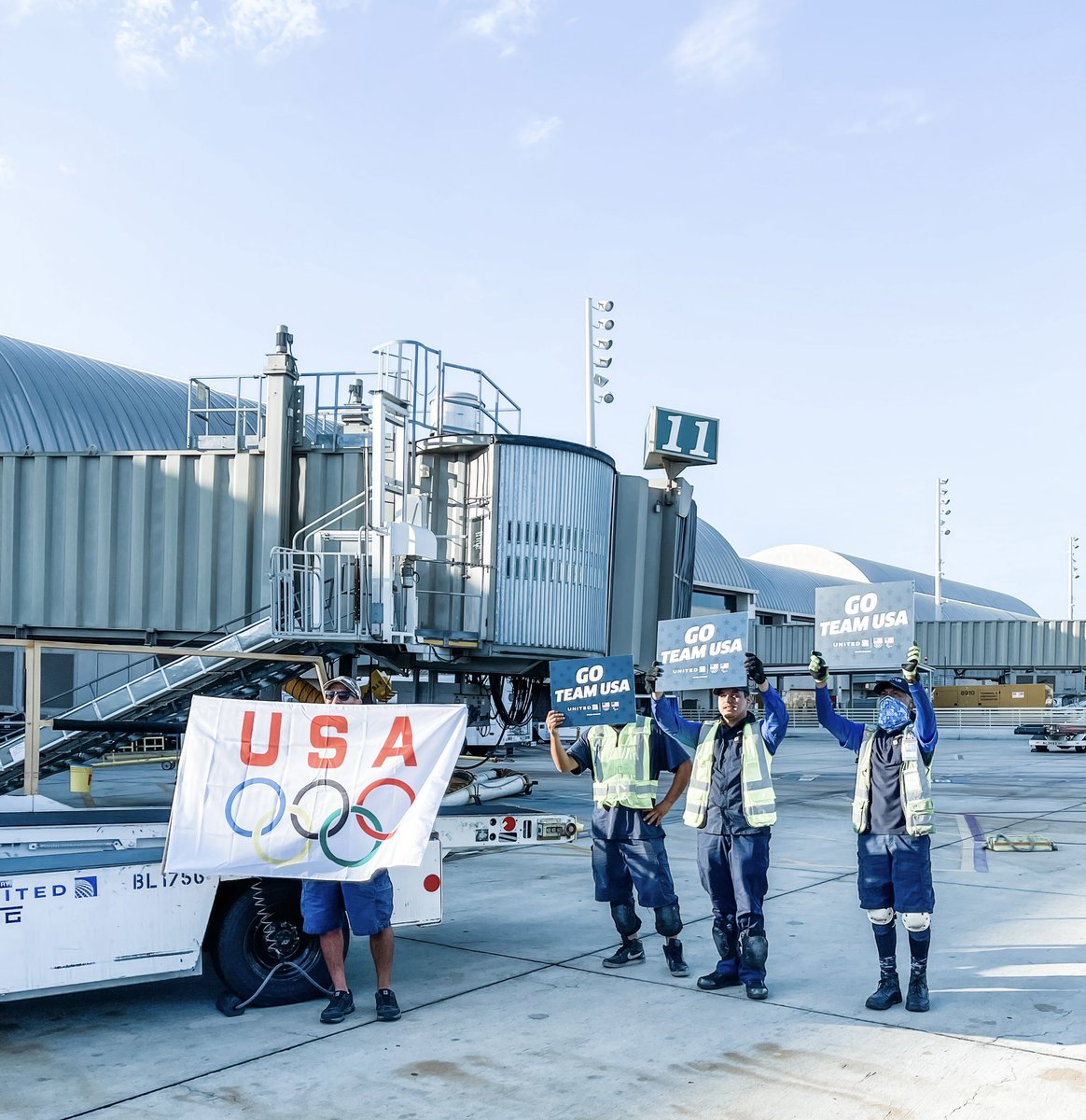 Team SNA supporting Team USA! 🇺🇸🇺🇸🇺🇸Bring home the Gold!🥇 <a href="/weareunited/">We Are United</a> #beingunited #Olympics2021 #waterpolo 🤽🏽‍♂️#GoTeamUSA