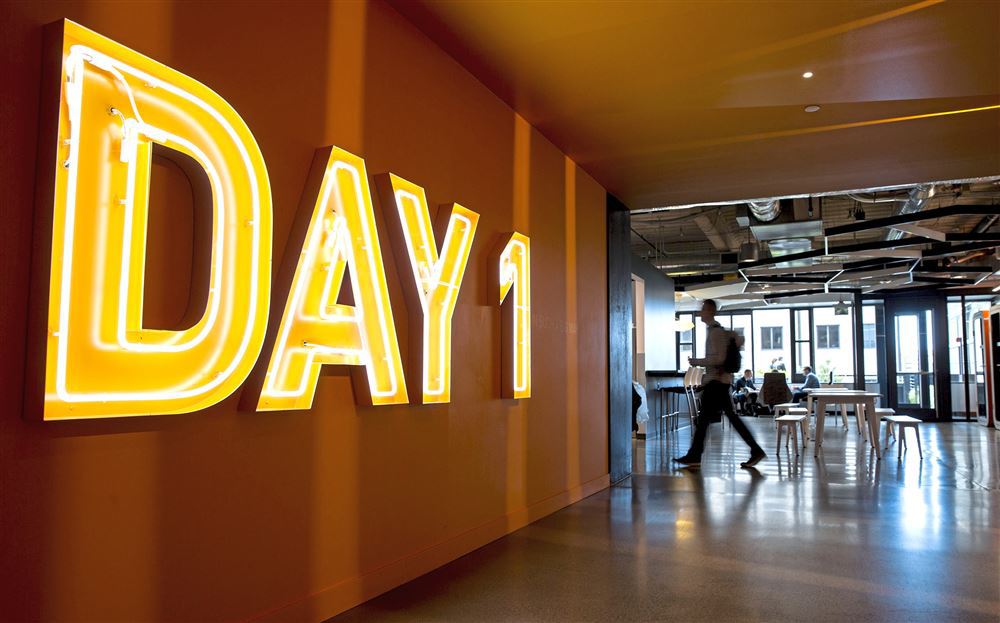 ysobelME's tweet photo. It's my Day 1 at #Amazon (yay 😄) and will always be Day 1 with #CustomerObession: Start with the customer and work backwards. Work vigorously to earn and keep customer trust. Pay attention to the competition, but obsess over customers. https://t.co/PP9G5mZP7Q
