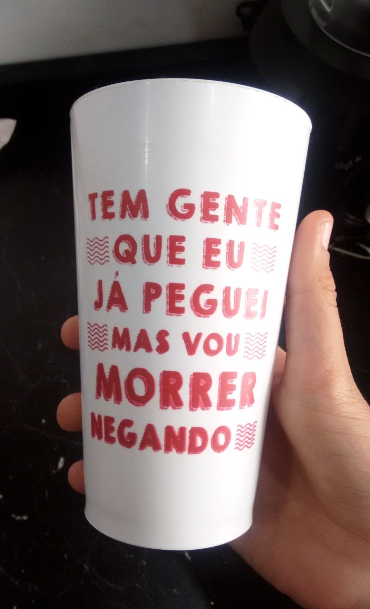 ClarissaYorke's tweet photo. definitivamente meu copo https://t.co/6G675ywajy