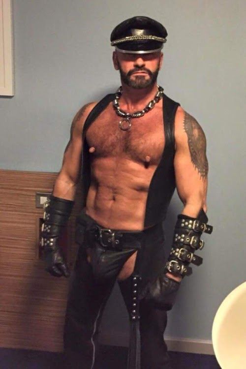 leather_mx tweet picture