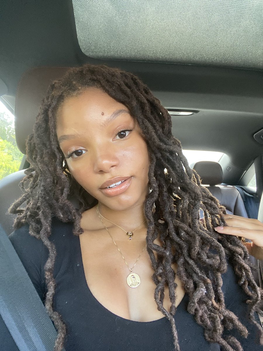 HalleBailey's tweet image. a bit off guard but we’re gonna go with it 😂🥰