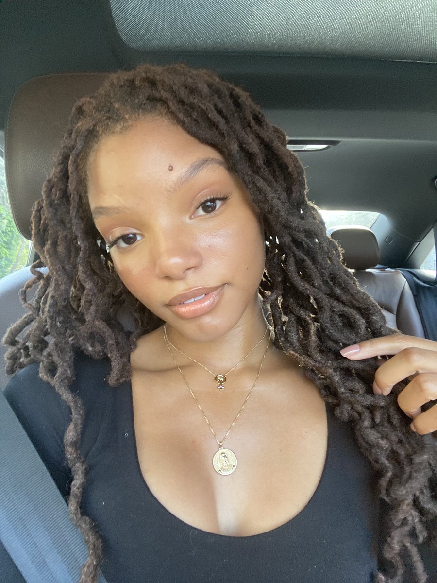 HalleBailey's tweet image. a bit off guard but we’re gonna go with it 😂🥰