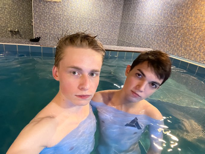 We were chilling together naked in the sauna and made some photos and a video for you!

Watch them on