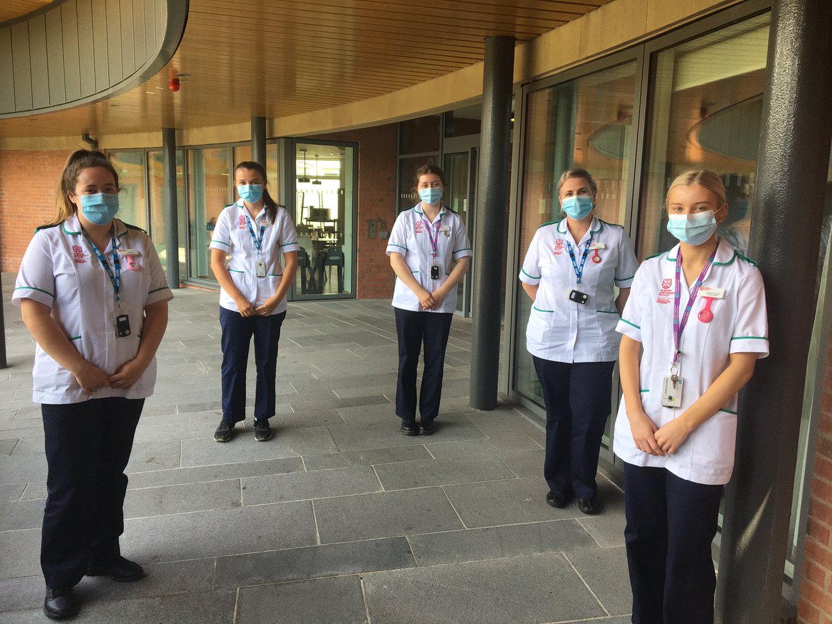 Another Nursing Student Induction completed today with our 1st Yr, 2nd Placement Adult branch @QUBSONM cohort, who will be with us in AMHIC @BelfastTrust for the next 2 wks 🌞👍🏼 Fantastic learning opportunities with a wonderful team ⭐️ #nursingstudent #team #Nurse #mentalhealth