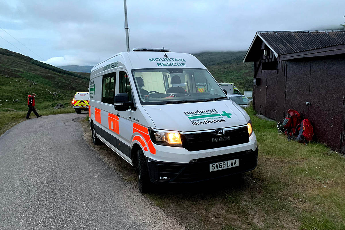 Rescuers called out to Càrn nan Gobhar after two walkers take a tumble <a href="/DundonnellMRT/">Dundonnell Mountain Rescue Team SC01163</a> grough.co.uk/magazine/2021/…