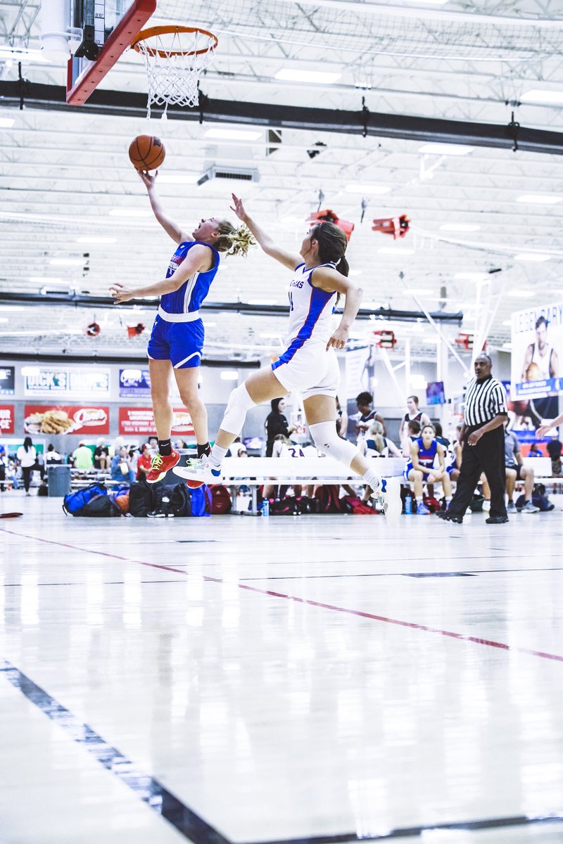 BBall_Movement's tweet photo. The YLB girls 17u had a great weekend in Dallas Texas with a 3-1 record!! #lawnation @YandersLaw @PrepHoops https://t.co/bUw5g6Uwp6